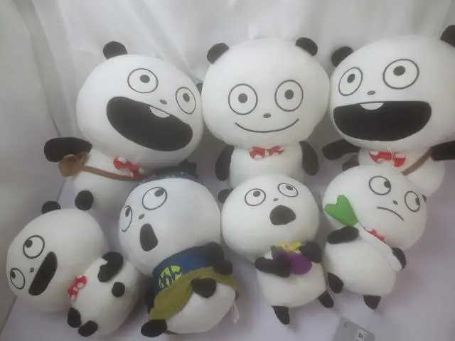にしむらゆうじ作品のごきげんぱんだぬいぐるみが7体写った画像